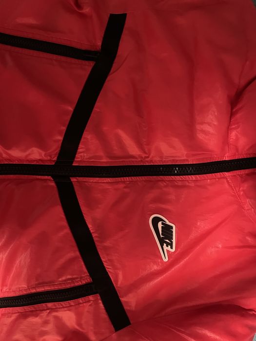 Червено яке Nike