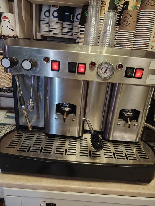 Професионална кафе машина на дози