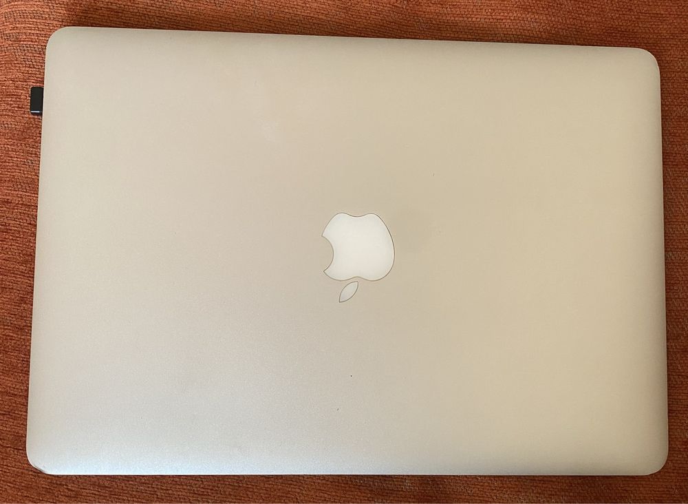 Лаптоп Apple Macbook Air -Перфектен