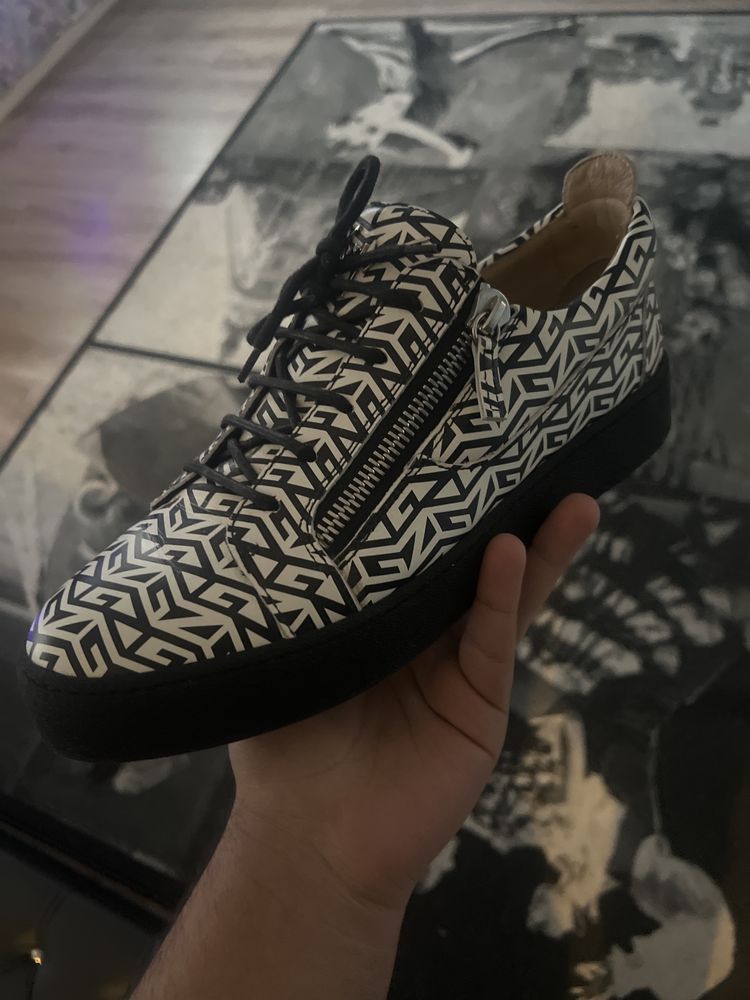 Vand/schimb Giuseppe Zanotti