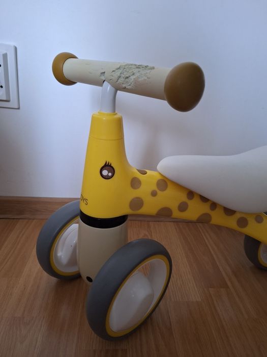 Tricicleta galbena girafă