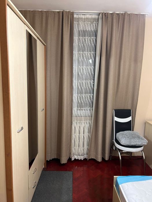 Дава се под наем Тристаен апартамент в София, Център - 15 кв.м за 204 € - Снимка #1