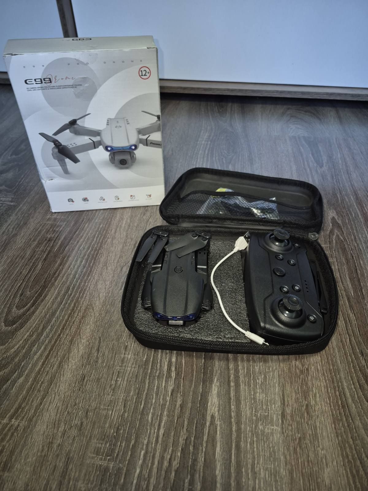 Продавам дрон E99 PRO