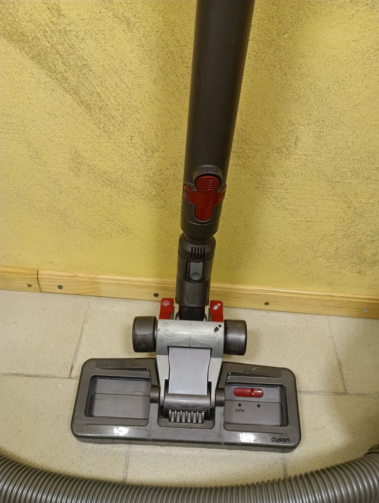 Dyson DC33C прахосмукачка Cyclone - 195 лв