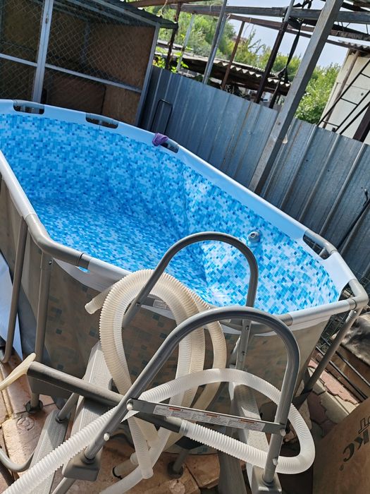 Продам бассейн овальный 2х3 б/у