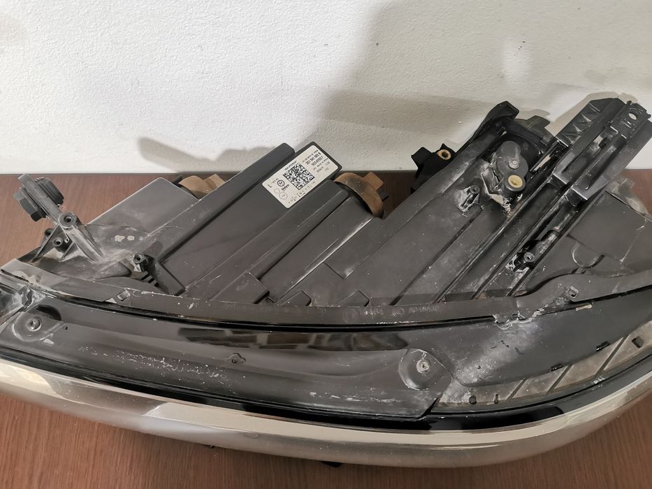 Far stânga vw pasat an 2015/2019