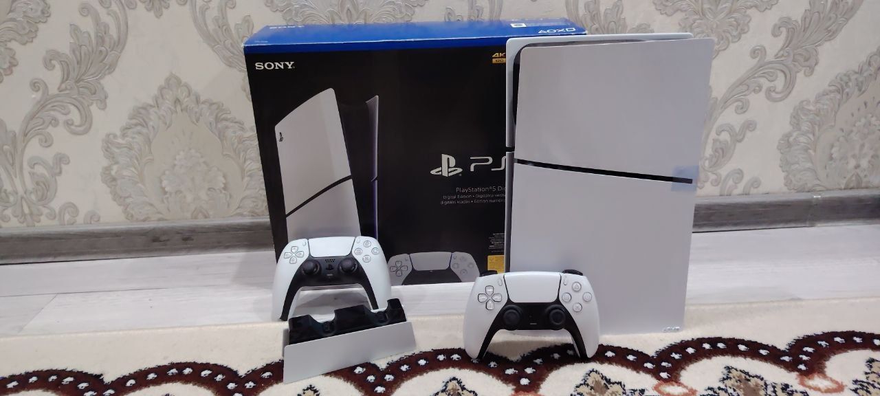 Продам Playstation 5 Slim Европы 2 джойстик и док станция