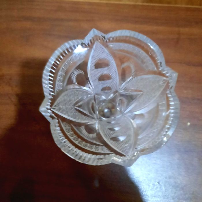 Красивая, Миниатюрная вазочка на ножке, винтаж