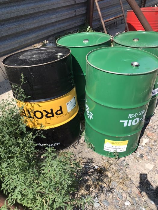Продам 200 литровые бочки