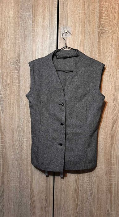 Set 2 piese – vesta + fustă, gri