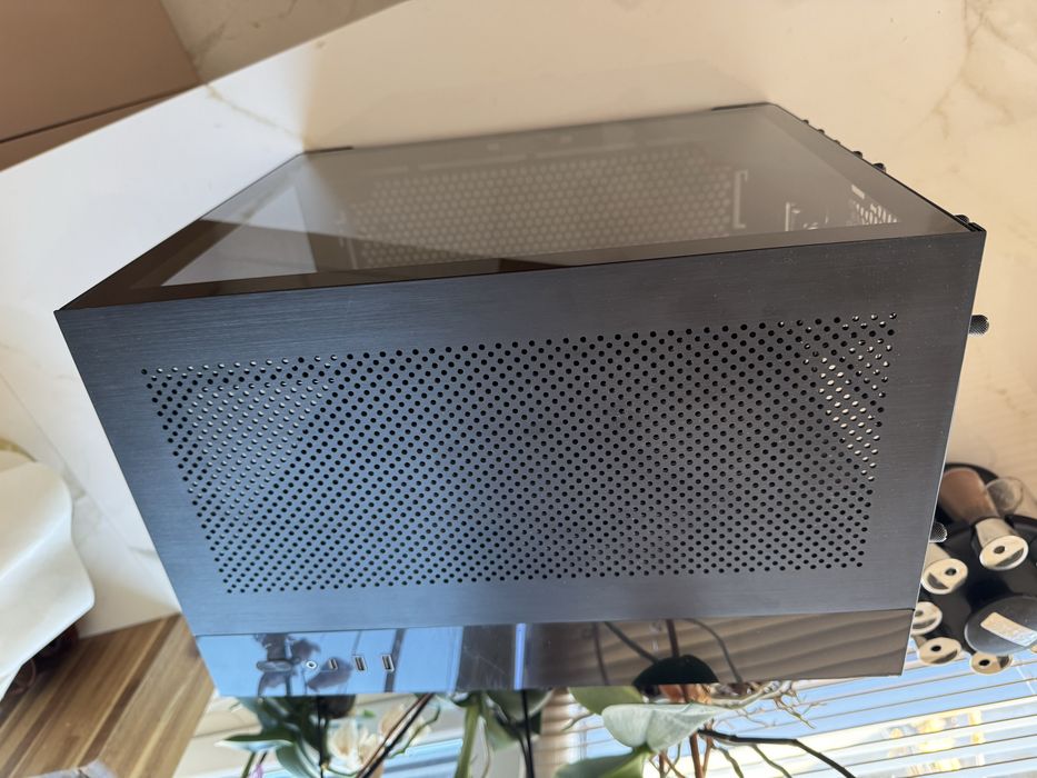 Компютърна кутия Lian Li 011D Mini