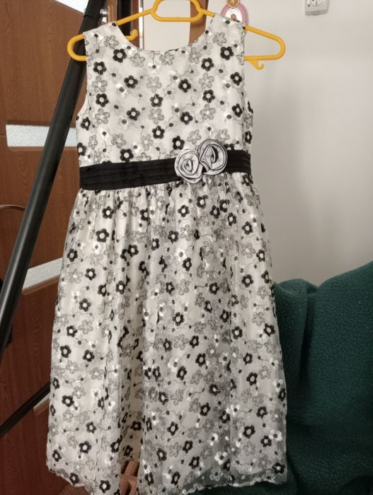 Rochii superbe fetița și mămică