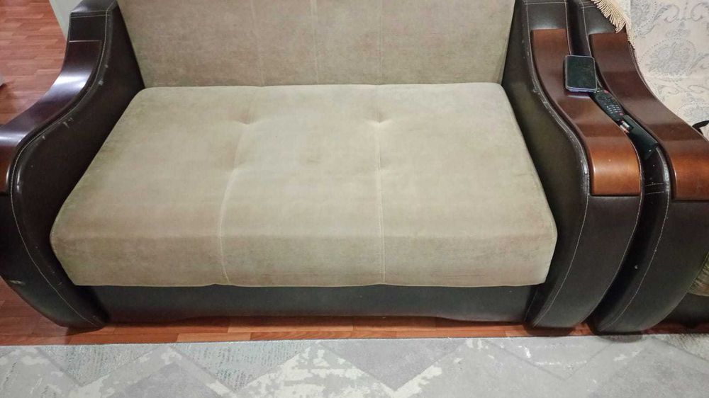 Продается диван в отличном состоянии