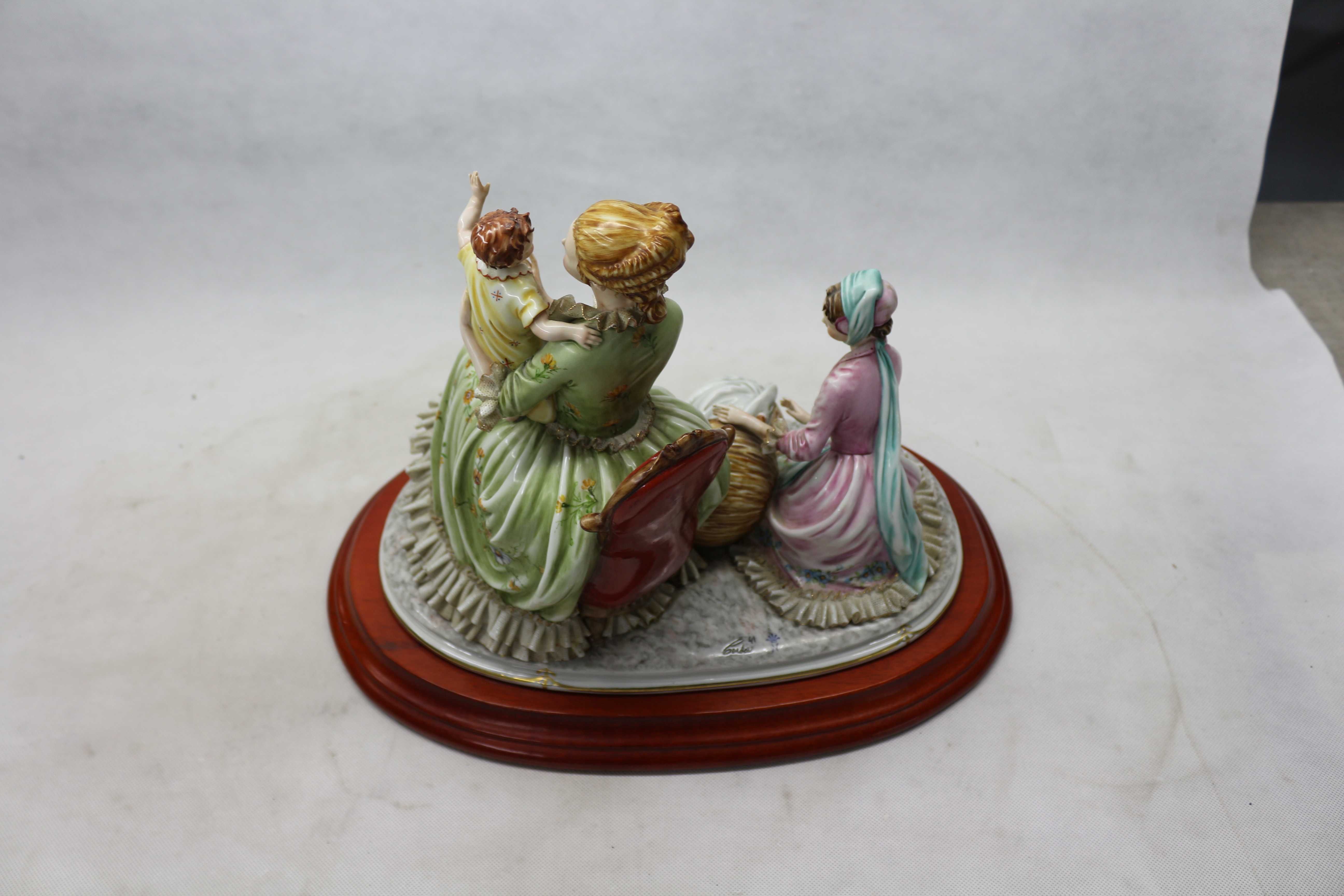 Статуэтка из фарфора Мама Capodimonte