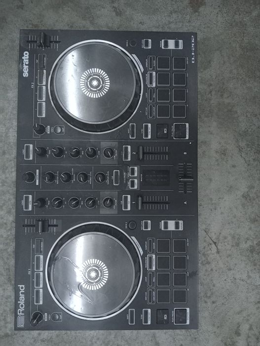 Roland DJ-202, DJ-контроллер с драм-машиной