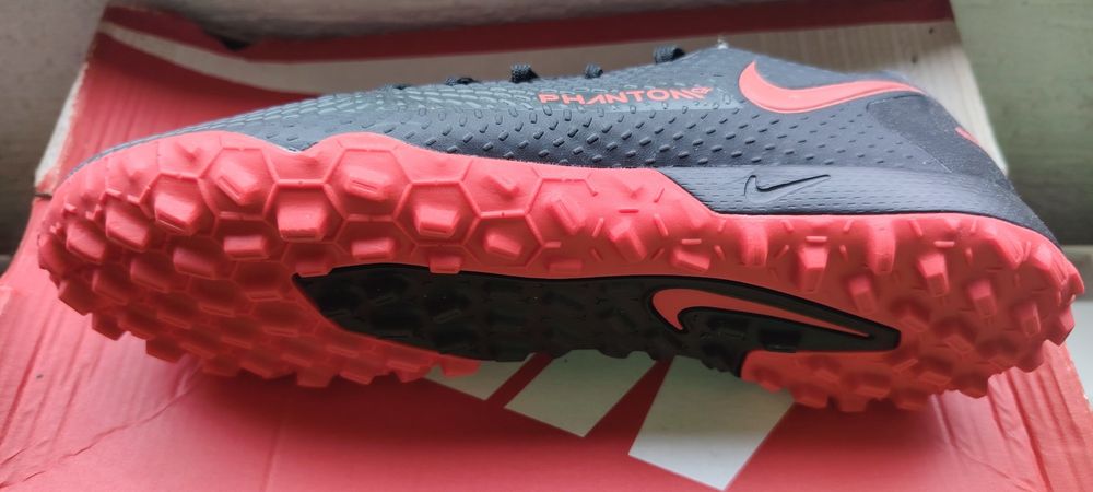 Ghete fotbal NIKE mercurial și phantom