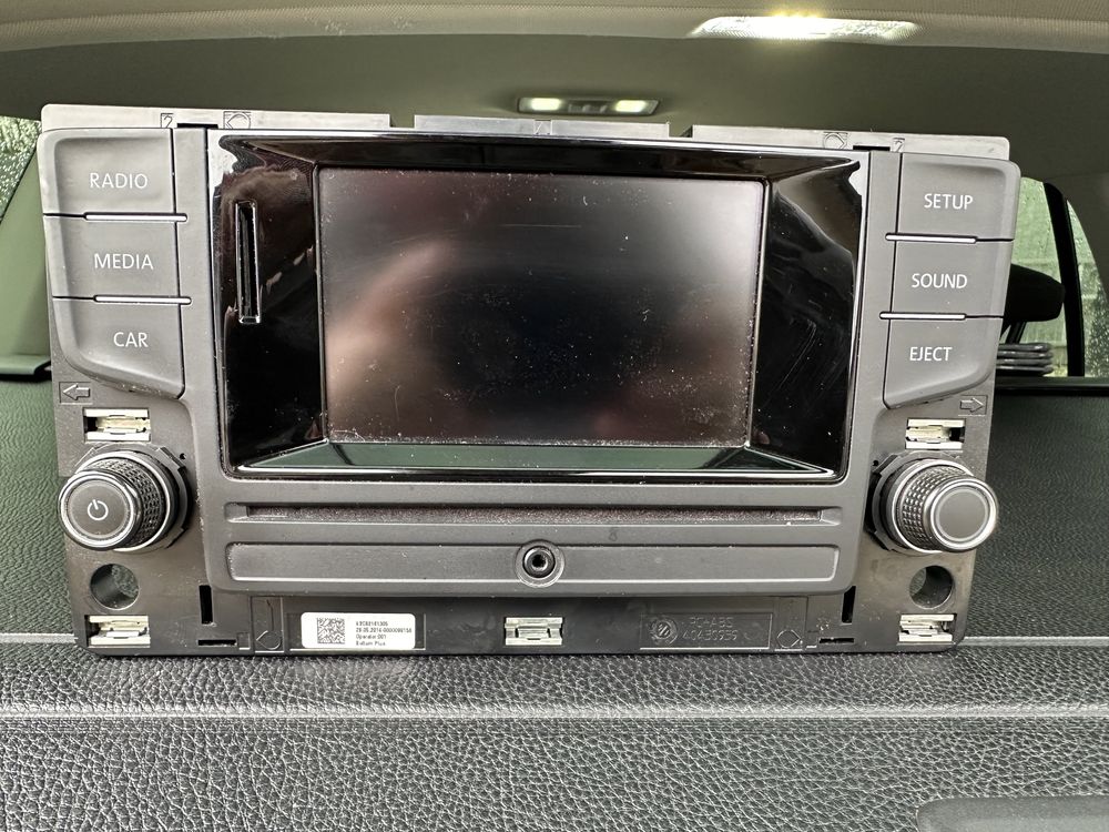 Radio CD volkswagen golf 7 cu rama adaptoare inclusa