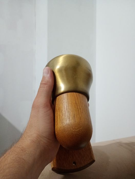 Lampa vintage din lemn și alama