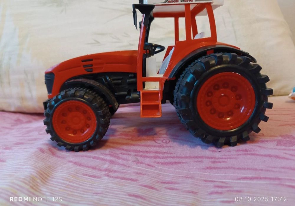 Tractor de jucarie