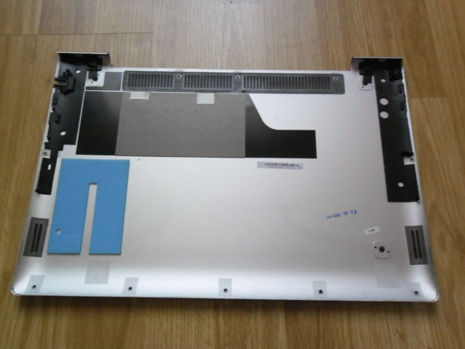 Capac spate jos (BOTOM) Lenovo ideapad U530 - impecabil