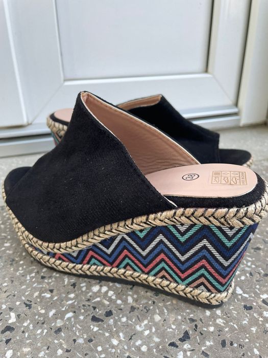 Sandale cu platformă