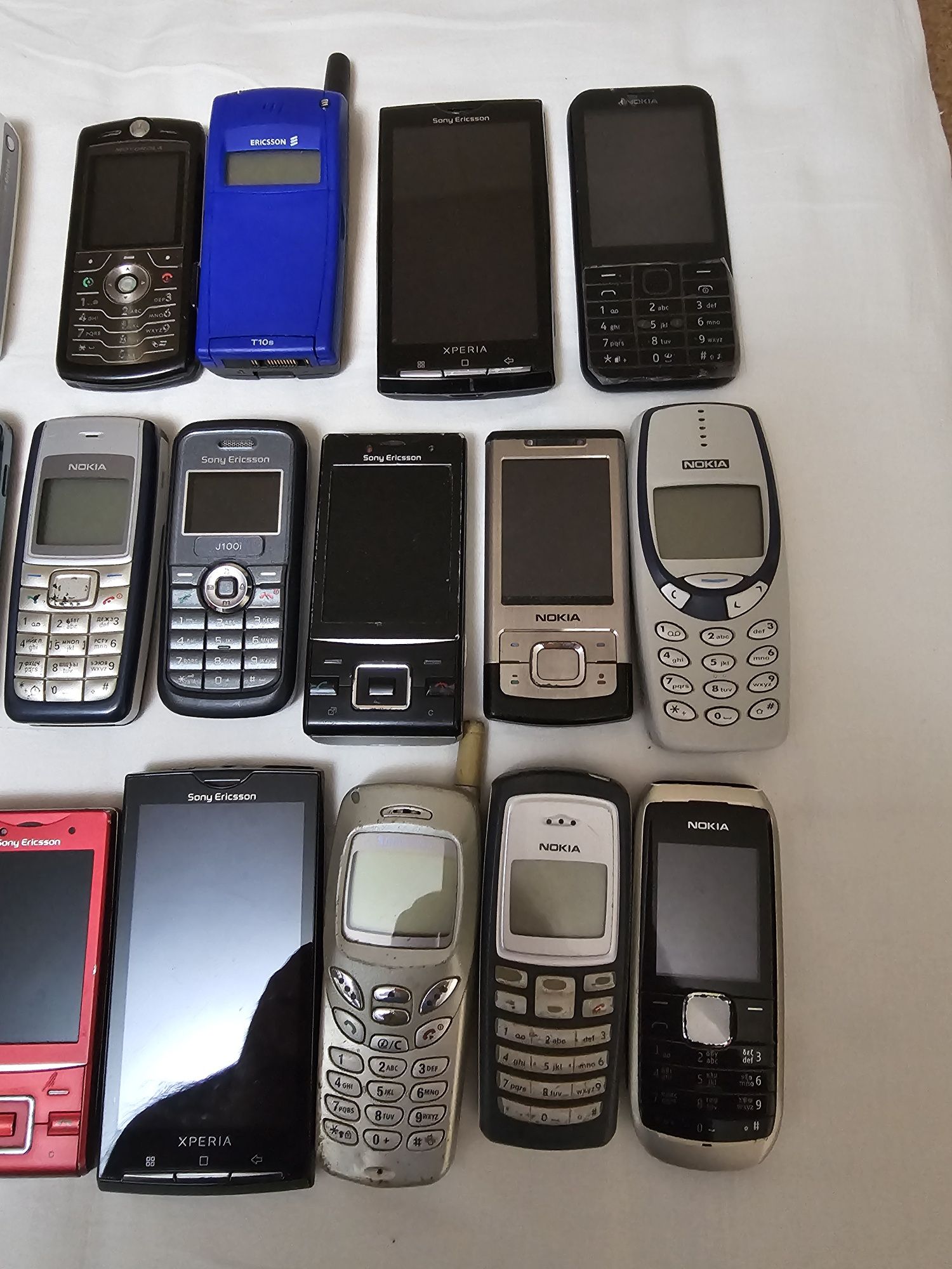 Продавам лот телефони Nokia,Sony Ericsson,Motorola