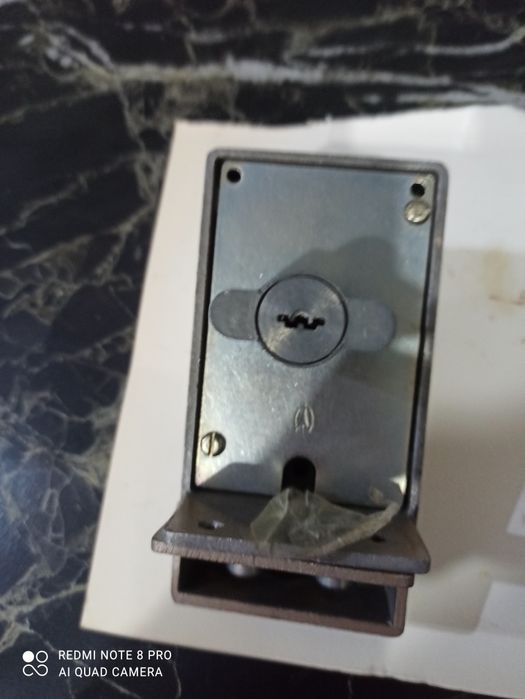 Замки для дома разные