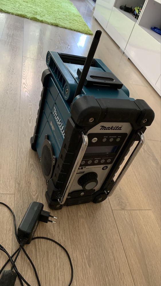 Makita DMR105 строително радио тонколона