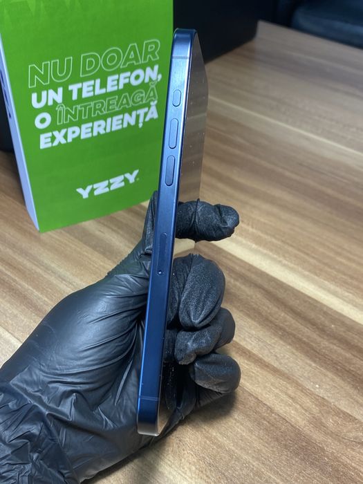 iPhone 15 Pro Max / 256 GB / Sănătate baterie 90% / Ca nou