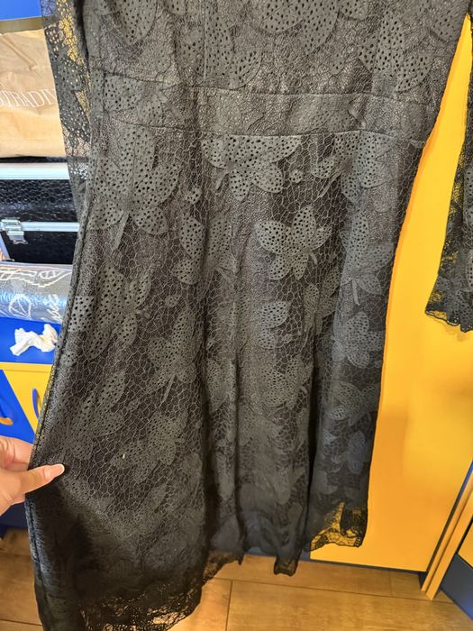 Rochie de zi de dantelă neagră