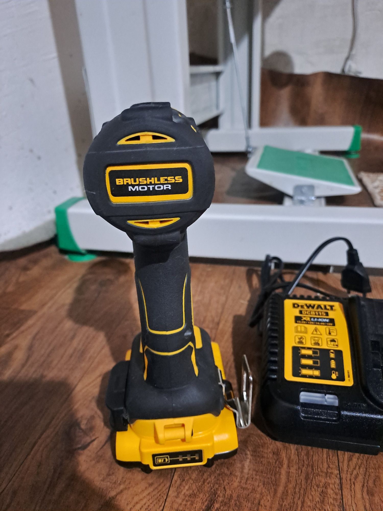 Original dewalt DCF887   18V satiladi