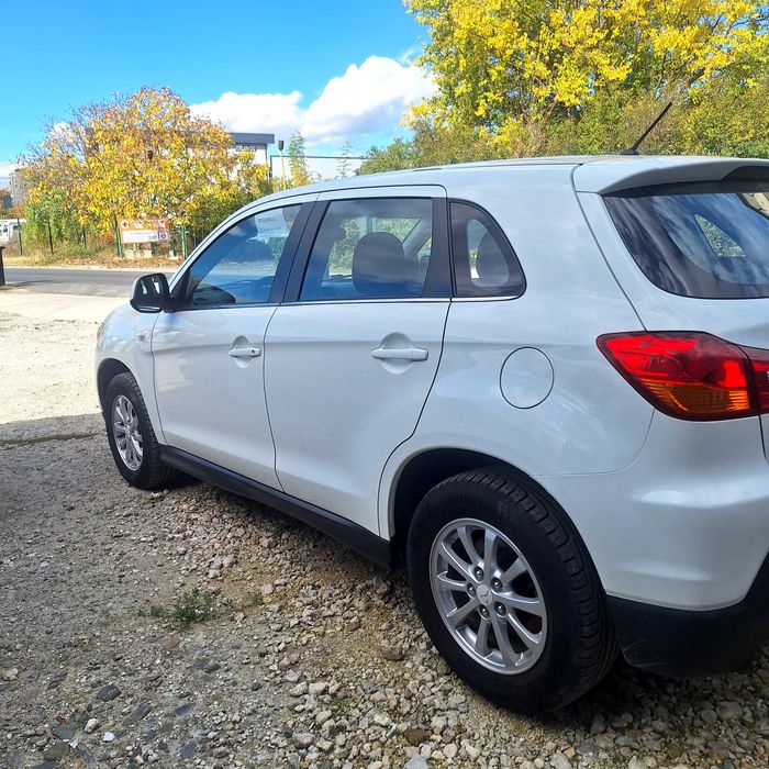 Продавам един истински здрав семеен автомобил .