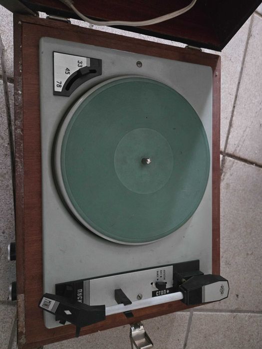 Малък грамофон Балкантон 114м