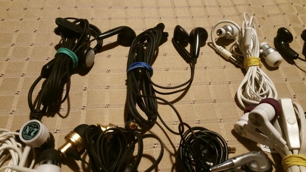 15 броя работещи слушалки с жак 3,5мм за 30 лева всички