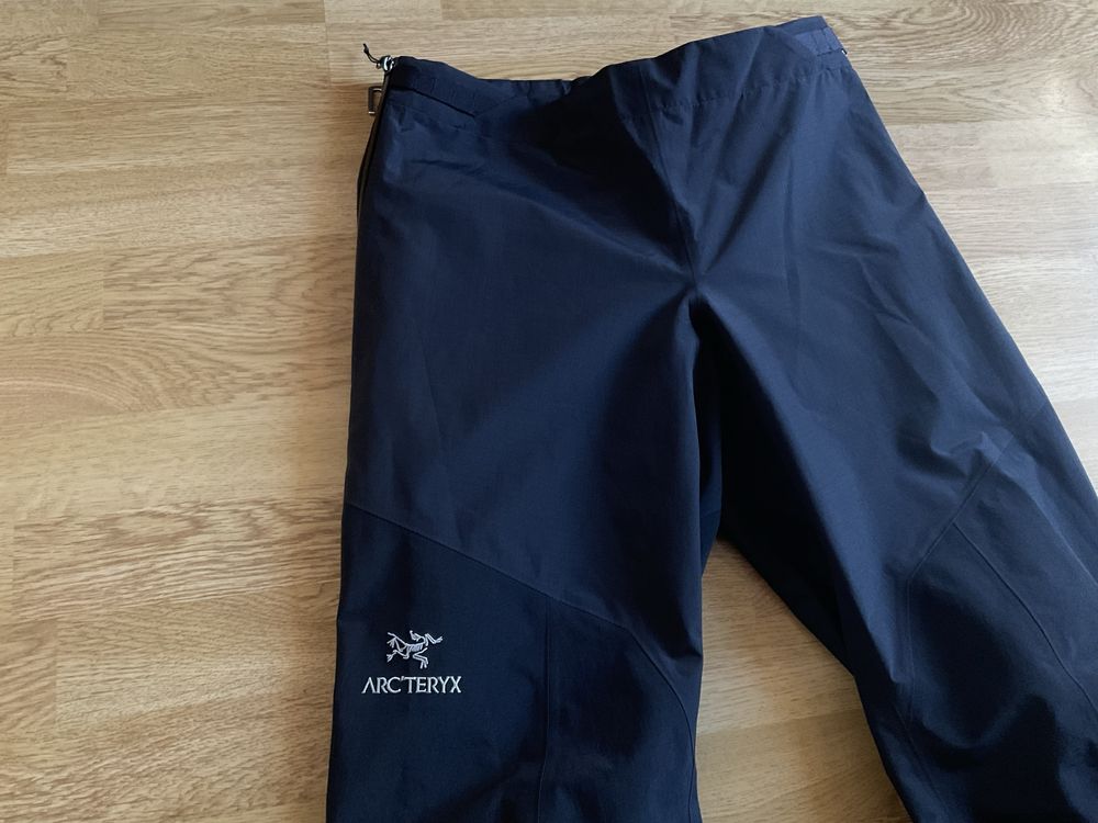 Pantaloni Arcteryx Gore Tex noi