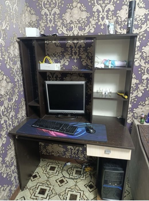 Продам стол компютерный дёшово!!!