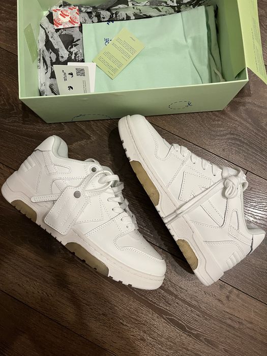 Off white Out of office