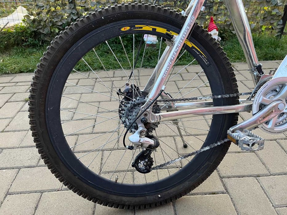 Vand bicicleta de teren First Bike, cadru din aluminiu + scaun copii