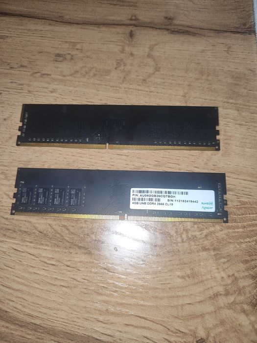 Продам память DDR4,по 4 гига