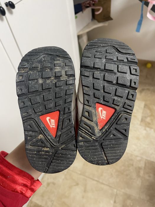 Adidasi Nike air max nr 22