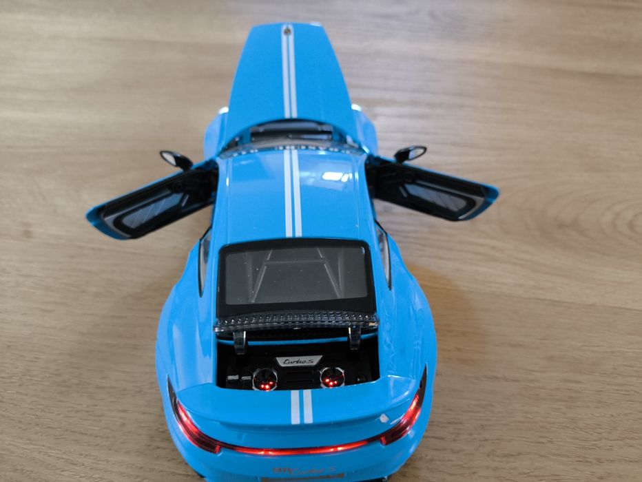 Vand macheta Porsche 911 Turbo S la scara 1/24 si 1/32