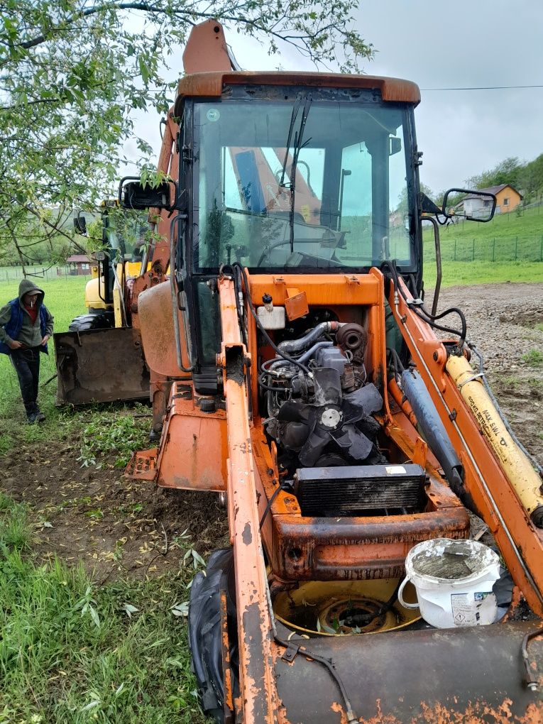 Dezmembrez buldoexcavator Fiat Hitachi New holand fb 110 motor nev hol