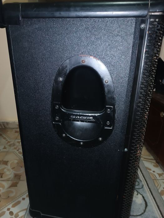 Vând sau schimb! cu 2 boxe pasive.2 boxe mackie active.