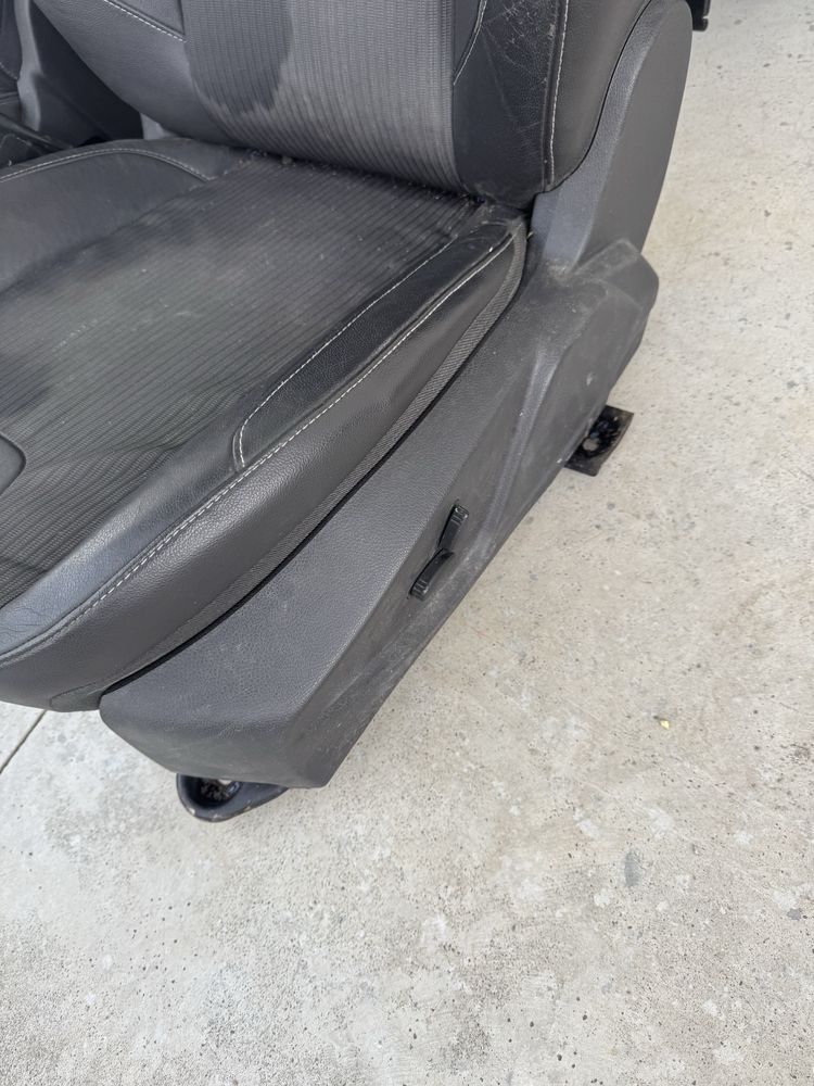 Продавам кожа с плат салон за ford focus mk3