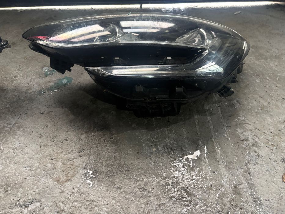 Far Stanga Renault Megan 4