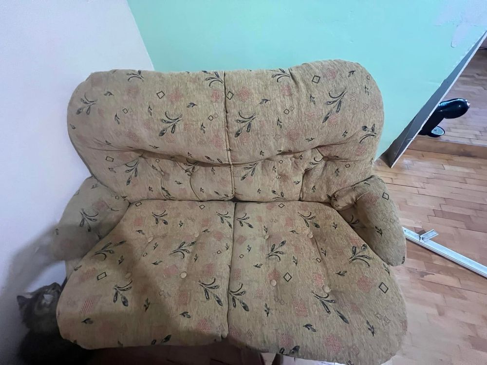 2 дивана с 2 табуретки