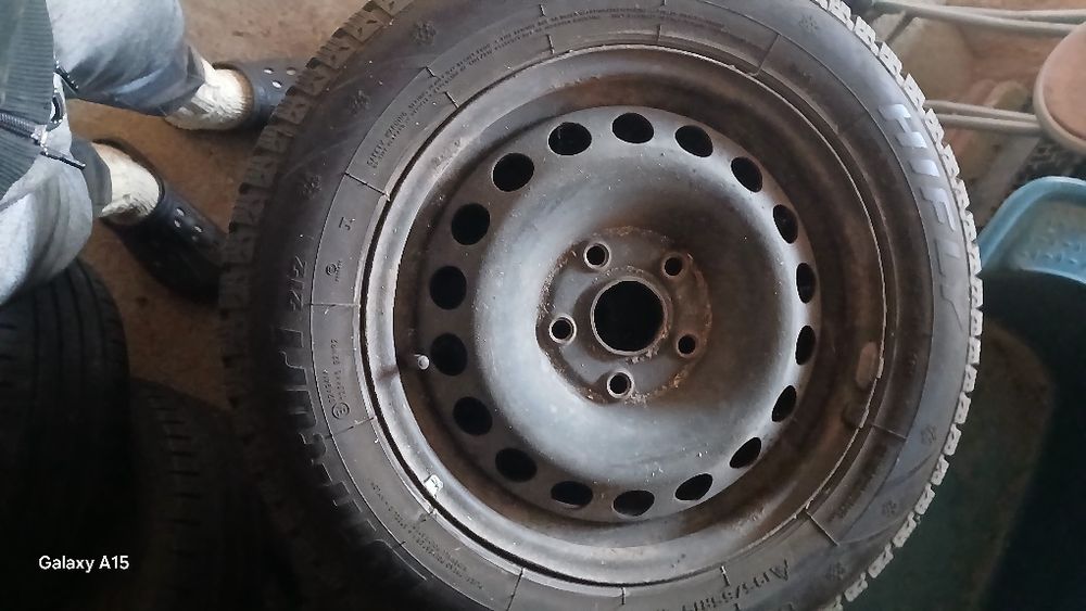 Anvelope de iarna cu jante de tablă