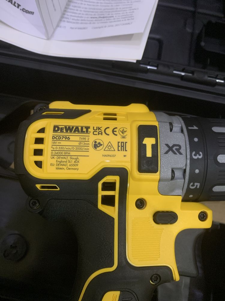 Винтоверт Dewalt DCD796N