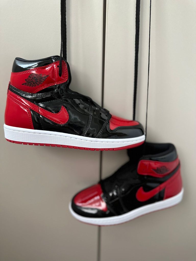 Adidasi air JORDAN 1 patent bred