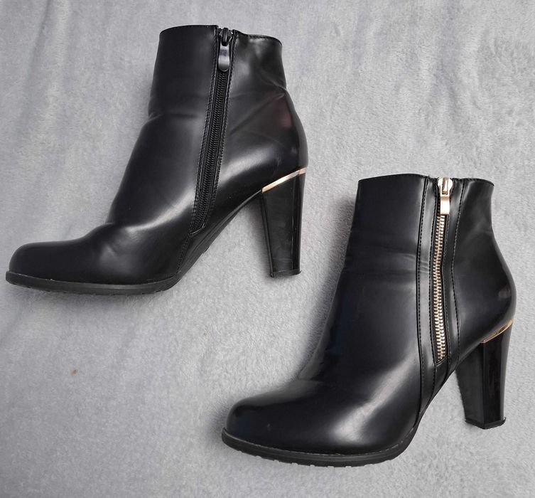 Ghete negre lucioase, cu toc patrat, 41